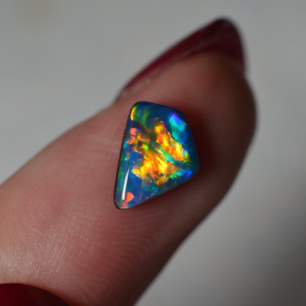 0.92ct Vivid Freefrom Doublet