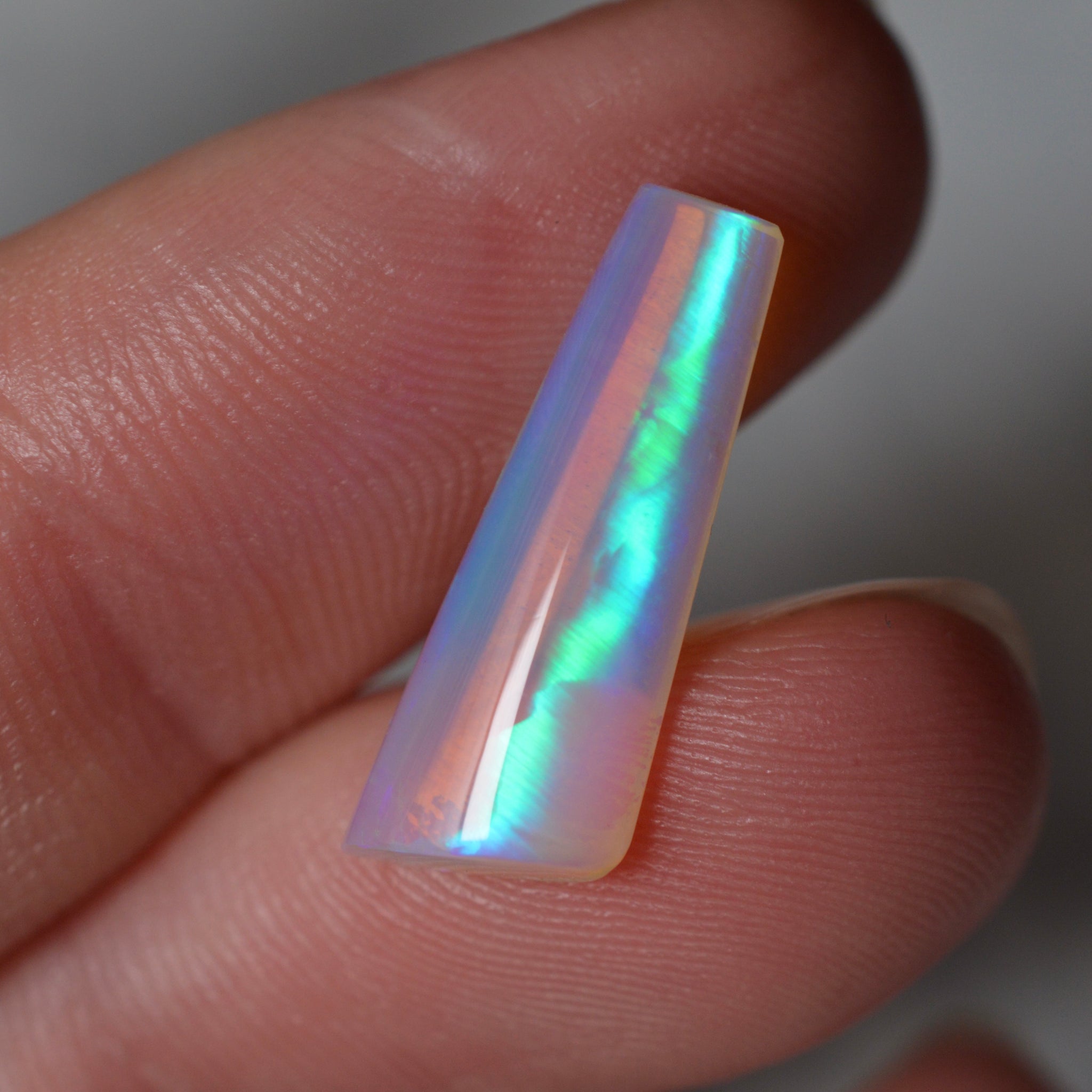 3.40ct Crystal Clear Pipe Opal- Rolling Flash