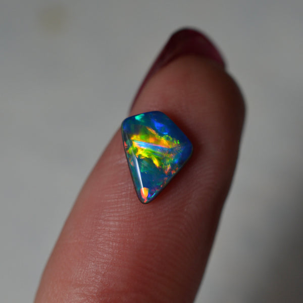 0.92ct Vivid Freefrom Doublet