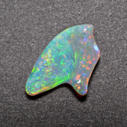 2.40ct 2-Toned High Grade Shell Crystal Carving