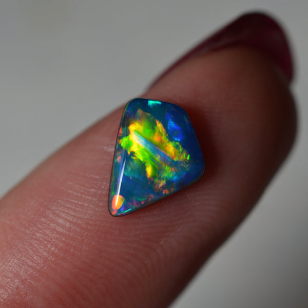 0.92ct Vivid Freefrom Doublet