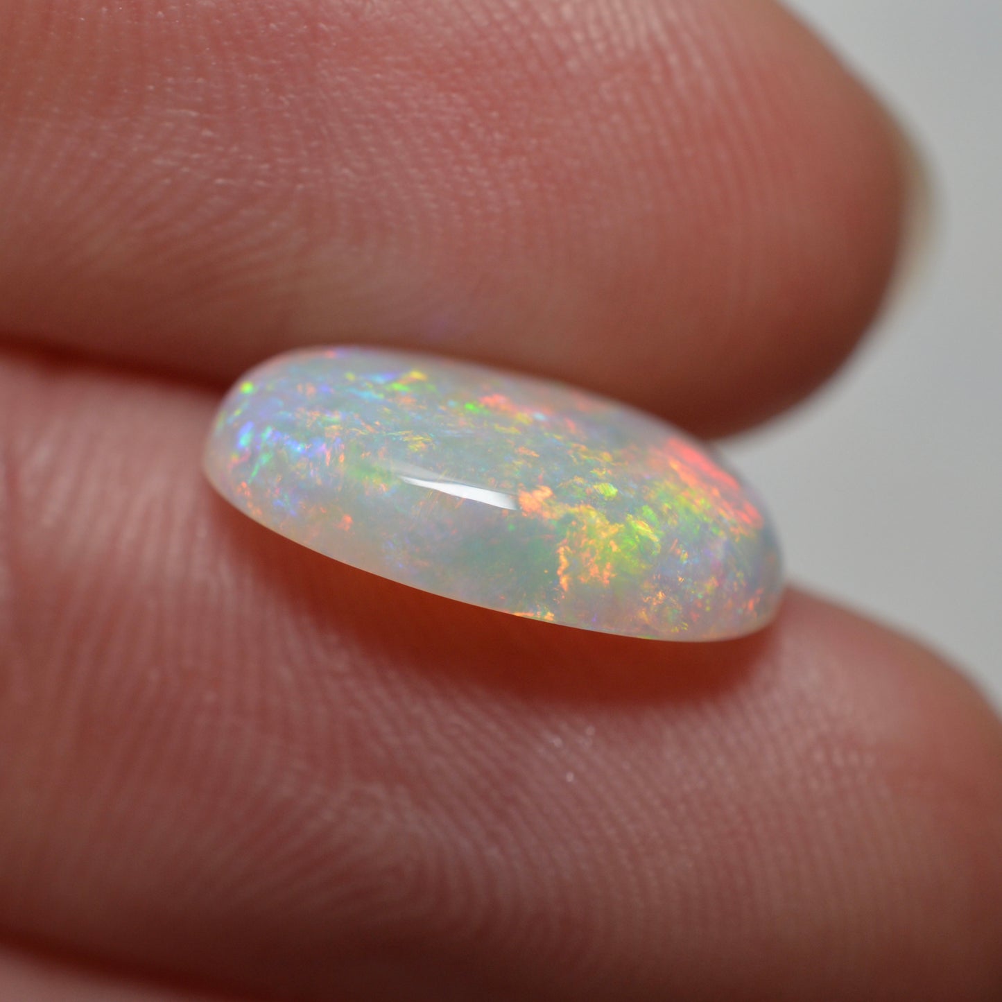 2.76ct Light Rainbow Oval