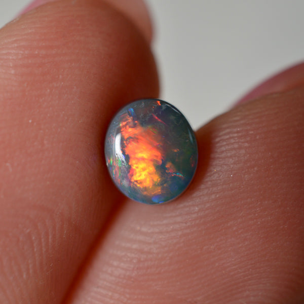 0.95ct Dark Red and Blue Oval (Lightning Ridge)