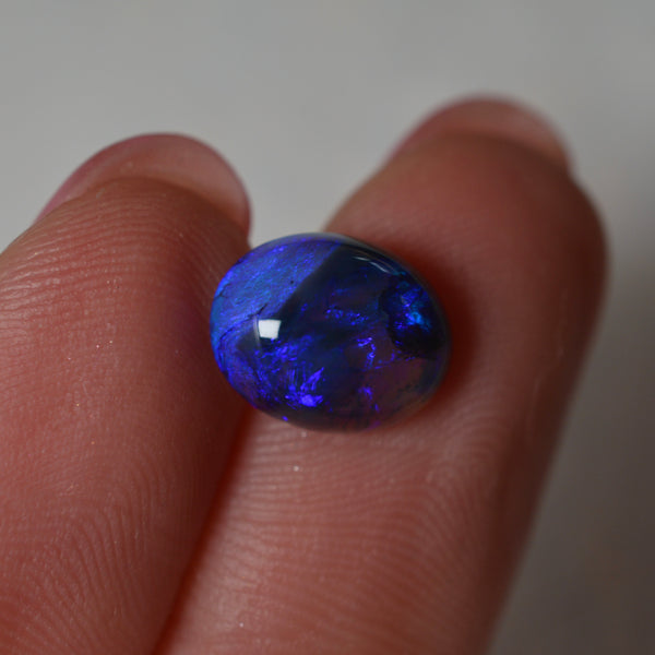 2.64ct Electric Dark Oval (Lightning Ridge)