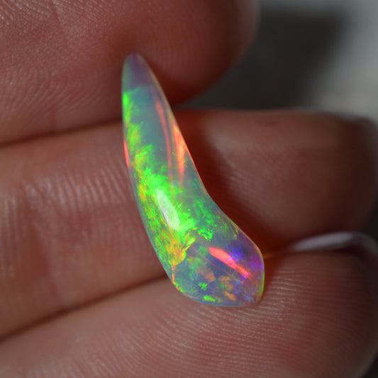 2.36ct Neon Shell Skin Carving
