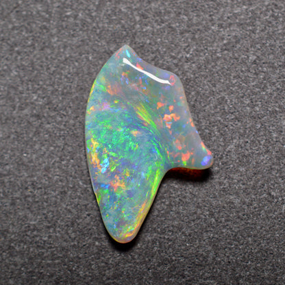 2.40ct 2-Toned High Grade Shell Crystal Carving