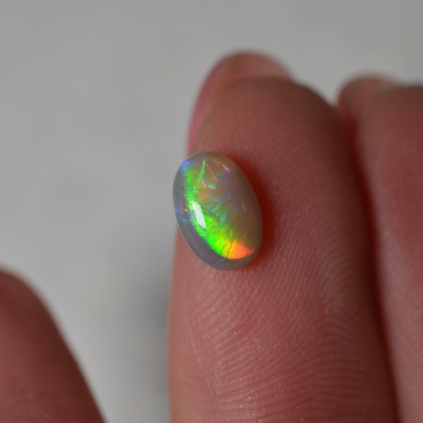 0.89ct Dark Rainbow rolling Flash (Lightning Ridge)