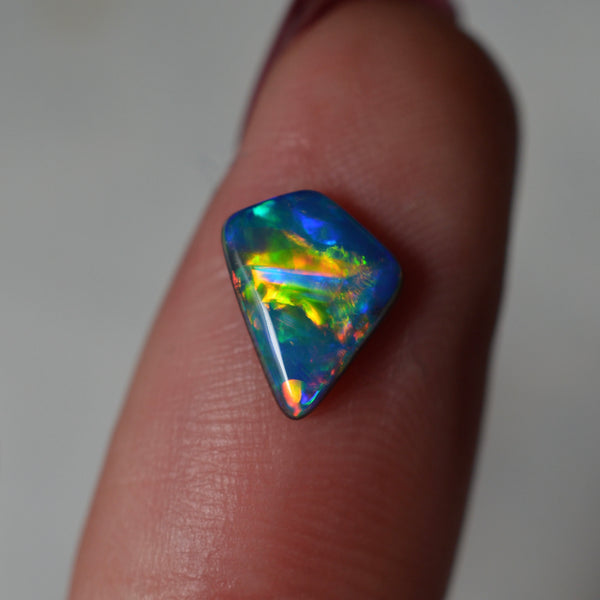 0.92ct Vivid Freefrom Doublet