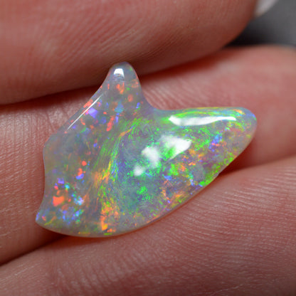 2.40ct 2-Toned High Grade Shell Crystal Carving
